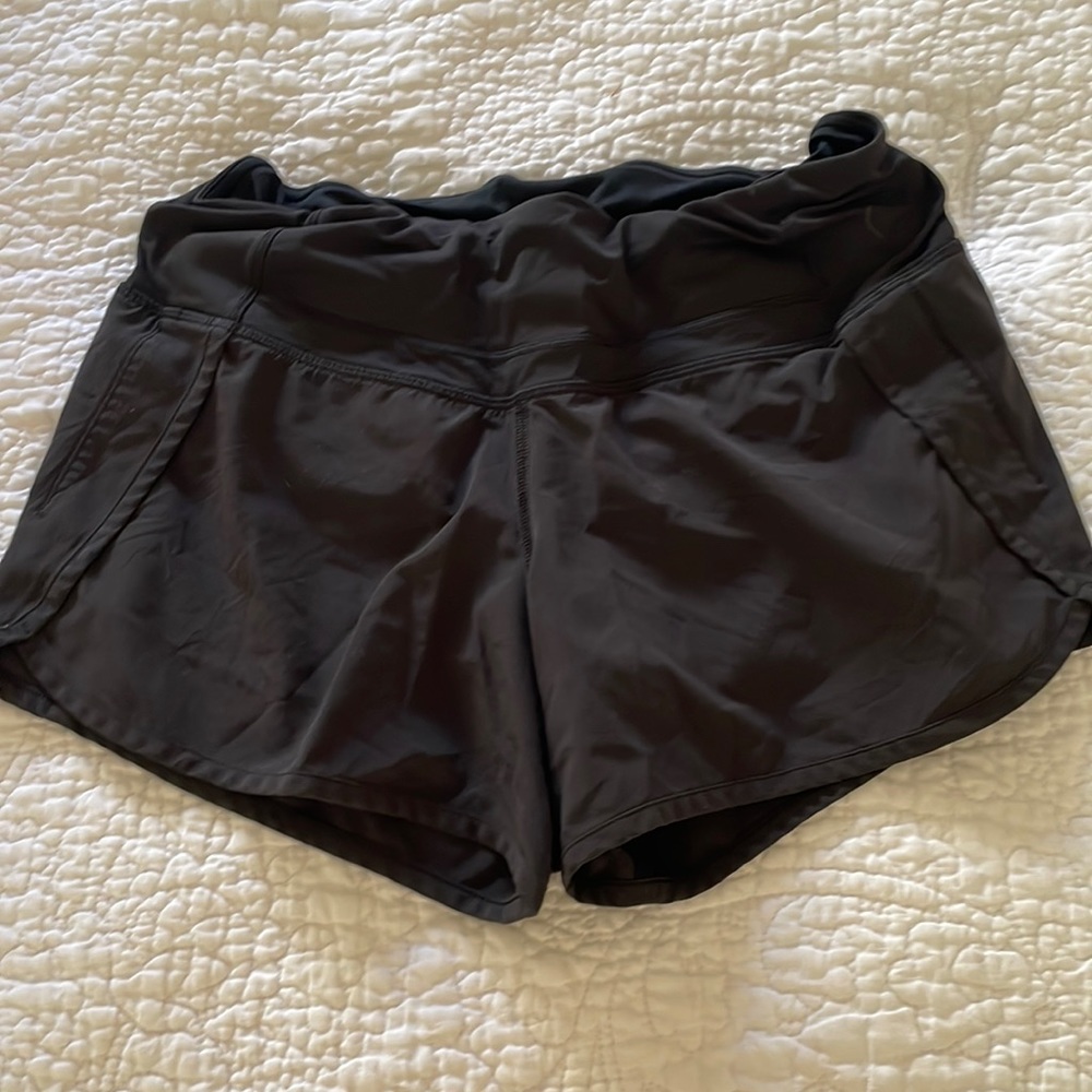 Lulu size 4 black short